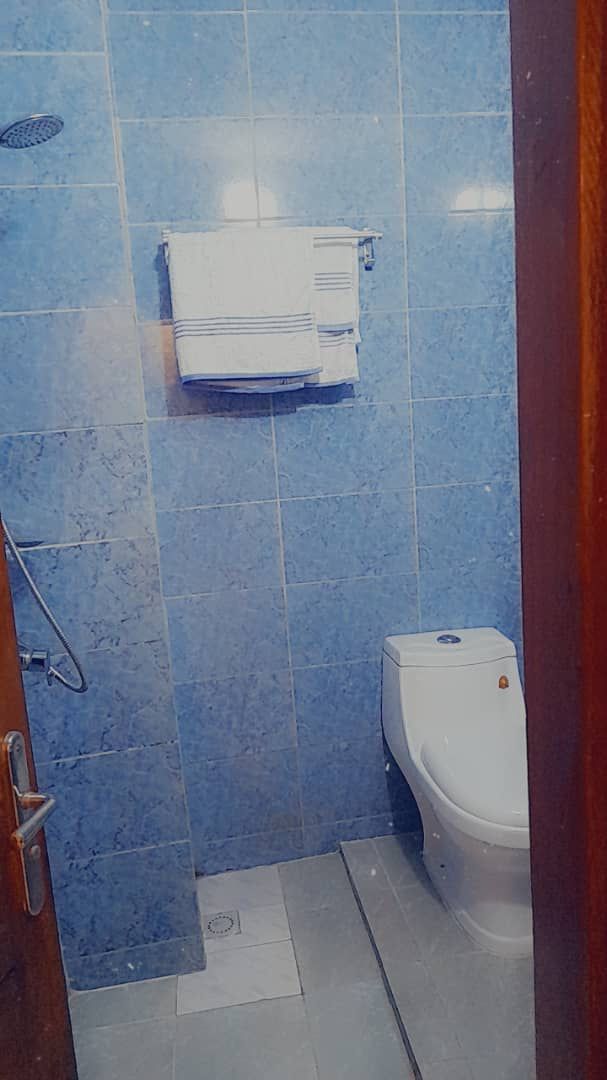 Chambre salon | Meublée à Angré – Image 6